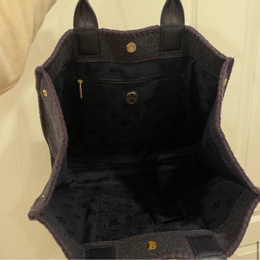 Tory Burch Lydia bag
Large size - Picture 5 of 8